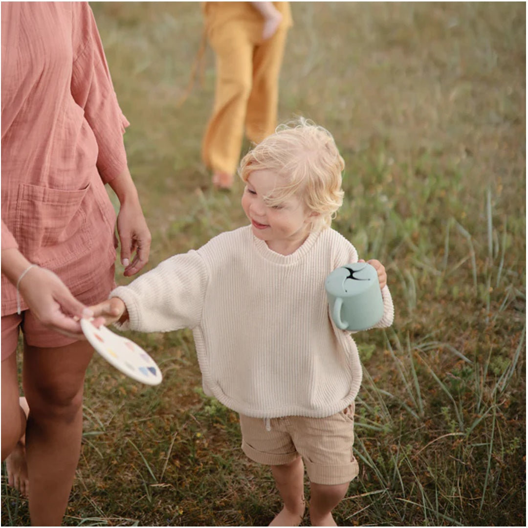 Porta Snack Infantil Mushie Cambridge Blue - Secure and Mess-Reducing